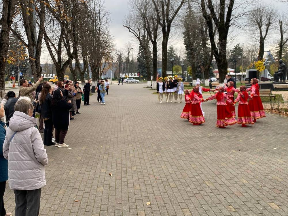 Поезд творчества
