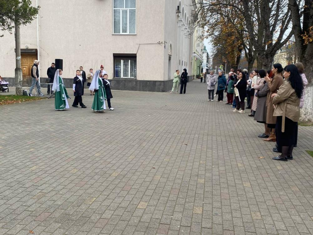 Поезд творчества
