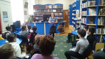 В читальном зале библиотеки была проведена беседа, посвященная Дню защитника Отечества «О Родине, о мужестве, о славе… » В начале разговора учащиеся гимназии №5...

28.02.2017

