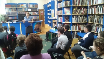 В читальном зале библиотеки была проведена беседа, посвященная Дню защитника Отечества «О Родине, о мужестве, о славе… » В начале разговора учащиеся гимназии №5...

28.02.2017

